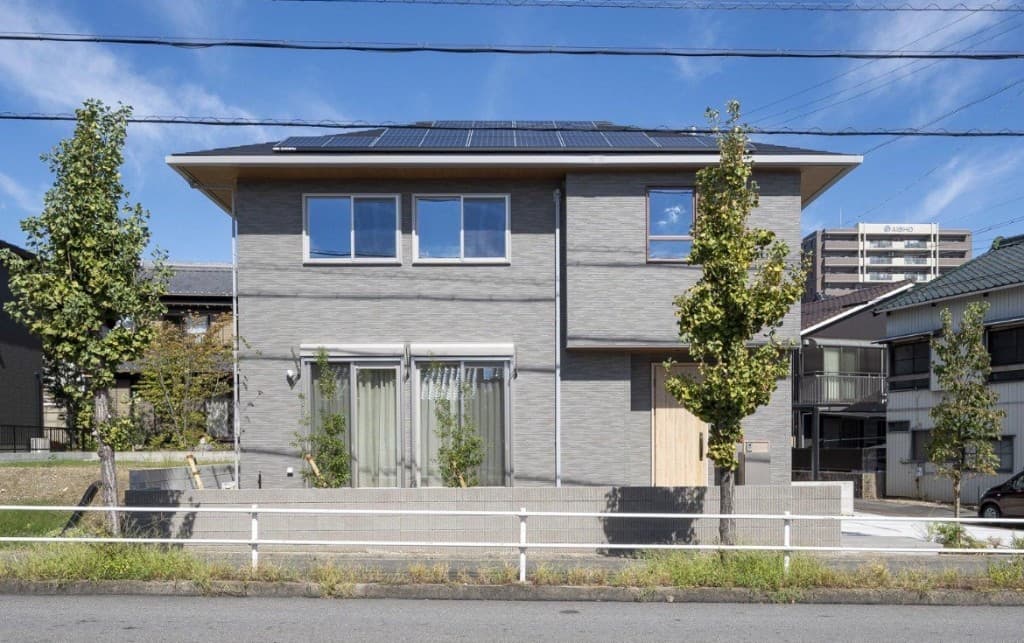 戸建住宅／屋根全面 太陽光パネル設置